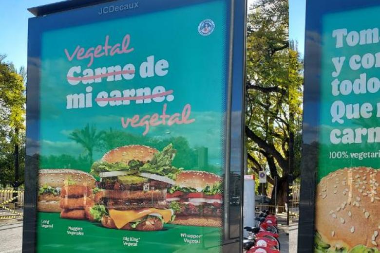 Carteles publicitarios de Burger King en el que se usa una cita bíblica de la Última Cena de Jesús para promocionar sus productos