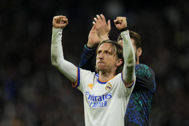 Real Madrid's Luka Modric celebrates after his team qualified for the semifinals, at the end of the Champions League, quarterfinal second leg soccer match between Real Madrid and Chelsea at the Santiago Bernabeu stadium in Madrid, Spain, Tuesday, April 12, 2022. (AP Photo/Manu Fernandez) *** Local Caption *** .