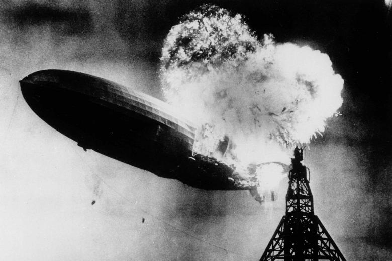 Momento de la explosión del LZ 129 Hindenburg