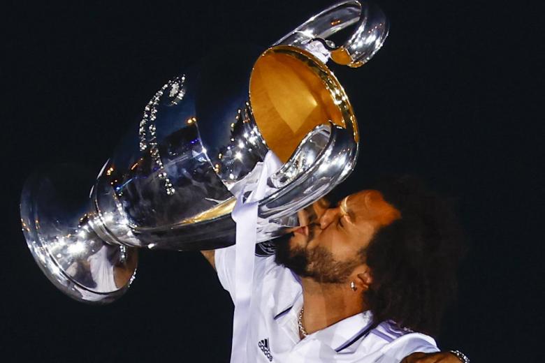 Marcelo besa la Champions League junto a la diosa Cibeles