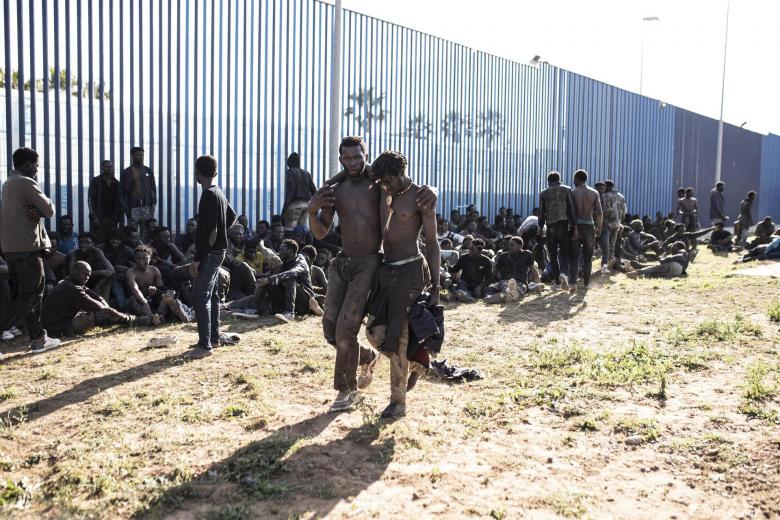 Unos 500 migrantes de origen subsahariano han conseguido saltar la valla de Melilla