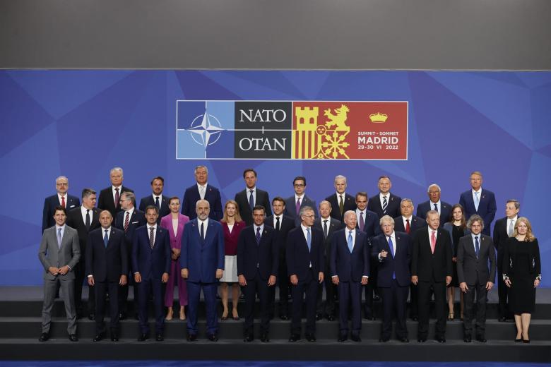 Foto de familia de los asistentes a la cumbre de la OTAN que se celebra este miércoles en el recinto de Ifema, en Madrid