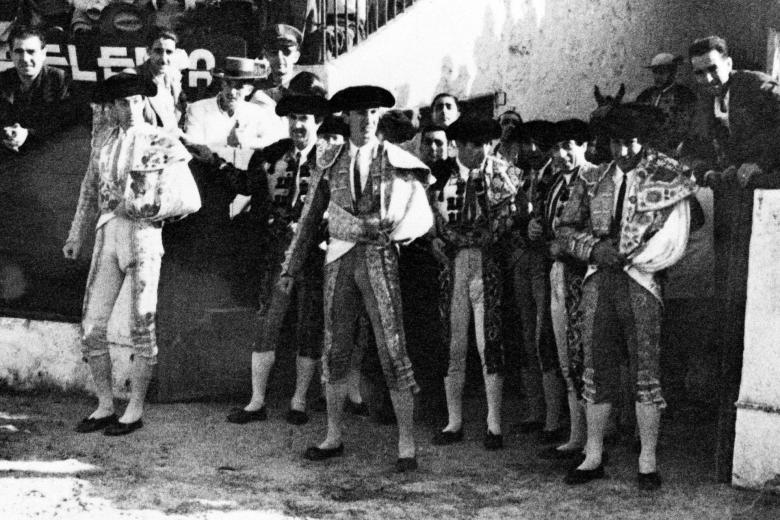 Manolete, Dominguín y Gitanillo de Triana antes del paseíllo en Linares el día de la cogida mortal del matador cordobés