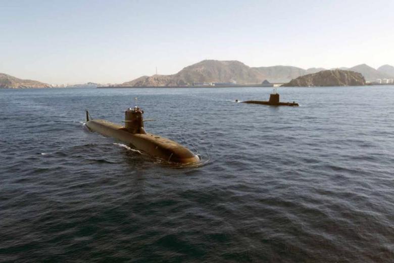 Presente y futuro del Arma Submarina. Encuentro en la mar entre
el submarino S – 74 “Tramontana” y el S – 81 “Isaac Peral”.