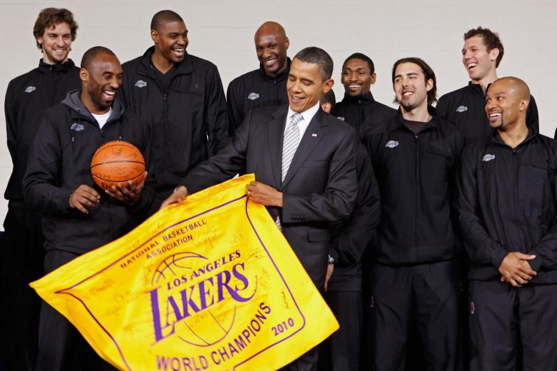 El presidente Barack Obama recibe en 2010 a los campeones de la NBA, entre los que estaba Pau Gasol