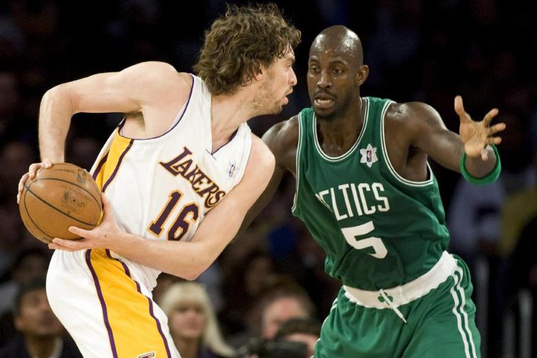 En su primera temporada los Lakers caen en la final de la NBA ante Boston Celtics y Gasol recibió algunas críticas