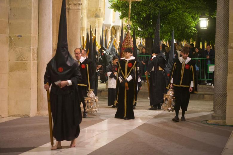 Salida procesional de la hermandad del Sepulcro