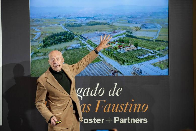 Norman Foster en la presentación del proyecto de las Bodegas Faustino, en La Rioja