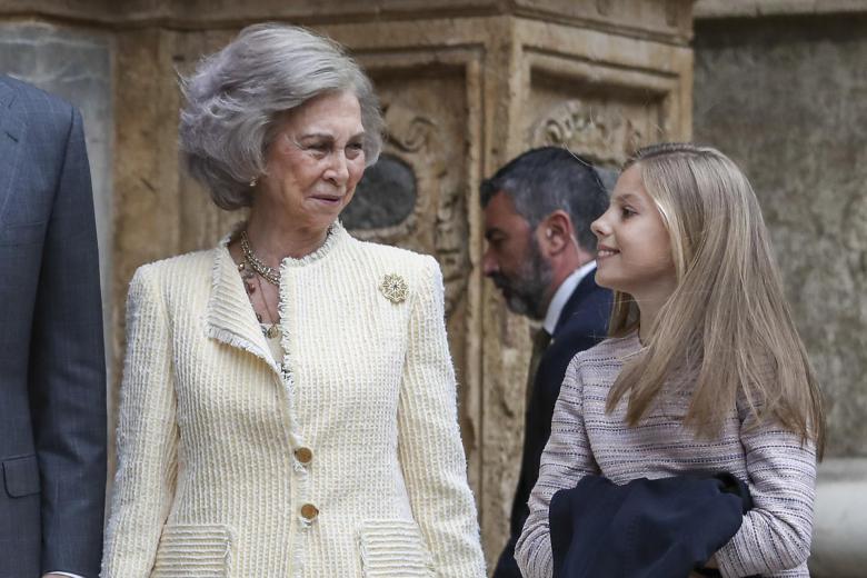 La Reina Sofía y la Infanta durante la Misa del Domingo de Resurrección en Palma, en 2019