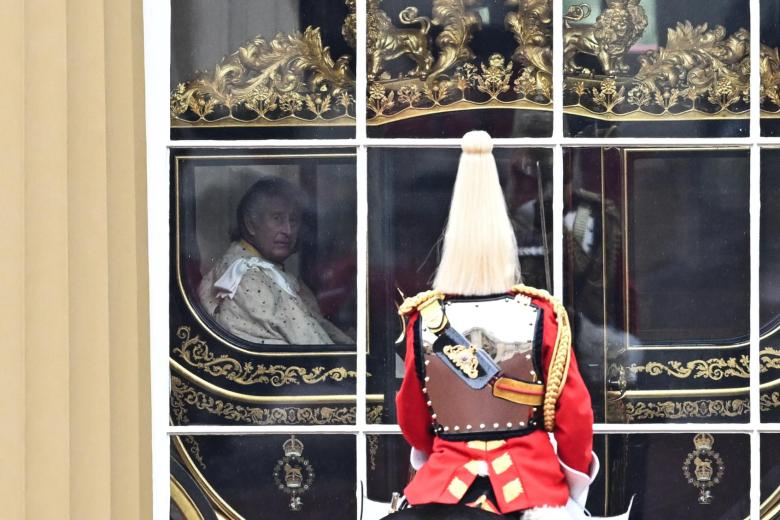 Carlos III listo para salir de palacio