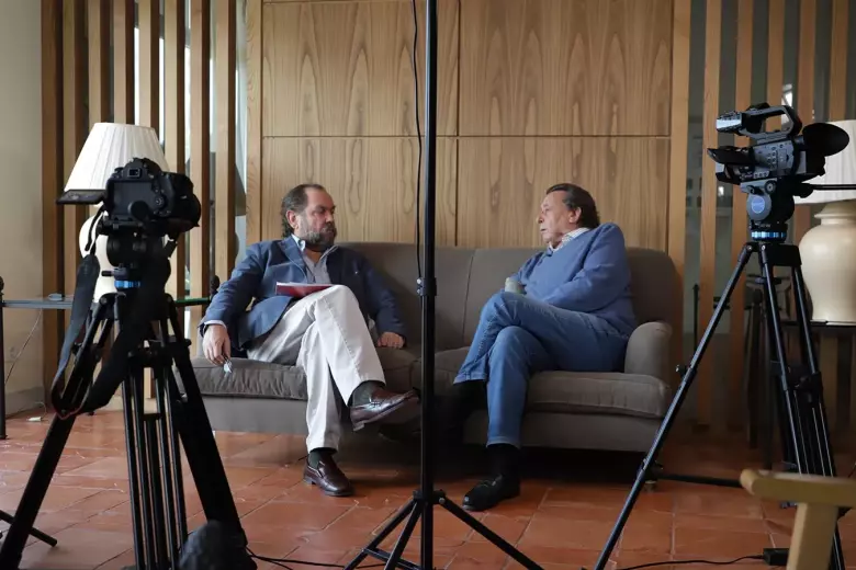 Ramón Pérez-Maura y Alfonso Ussía durante la grabación de un episodio