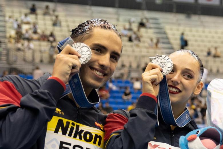 Emma García y Dennis González, con la medalla de plata de Dúo mixto técnico