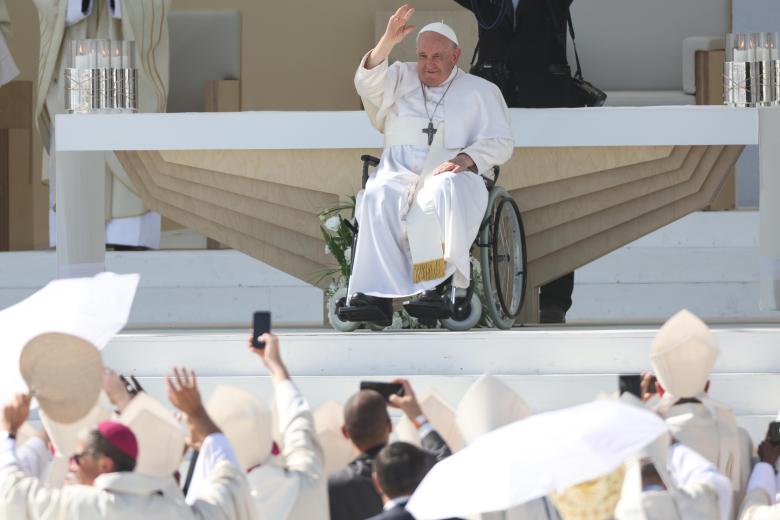 El Papa se despide de los jóvenes tras la Misa de envío