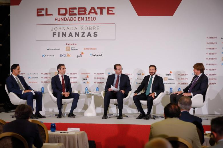 Xavier Blanquet, David Espeja, Jordi Benítez, Ángel Martínez Aldama y José Ramón Iturriaga, durante la cuarta mesa de la primera Jornada Financiera de El Debate