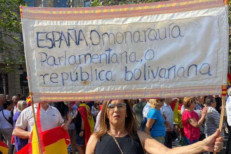 Una manifestante con una pancarta que ya portó en la protesta de 2017.