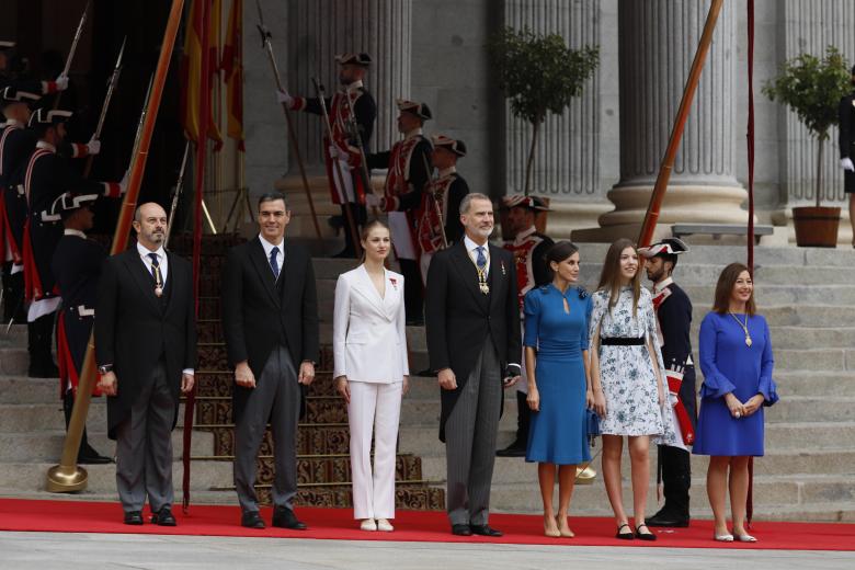 La Familia Real junto a Pedro Sánchez, Francina Armengol y Pedro Rollan