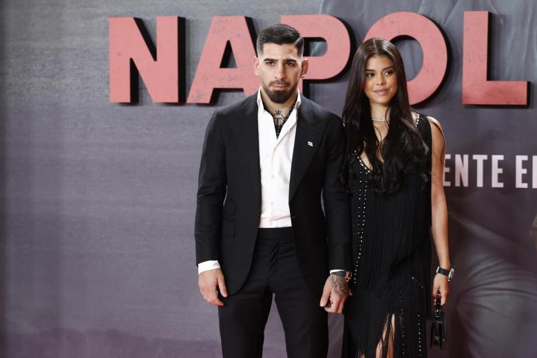 Ilia Topuria y Giorgina Uzcategui, en la alfombra roja del estreno de Napoleón