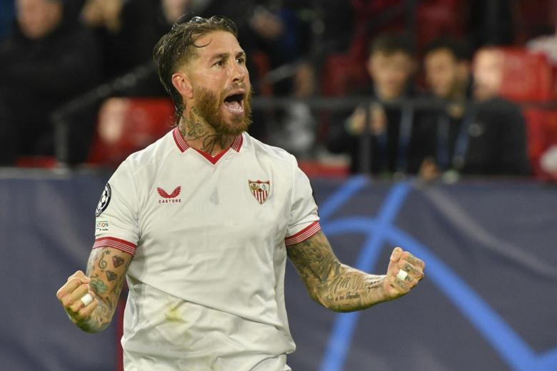 Sergio Ramos celebra su gol ante el PSV