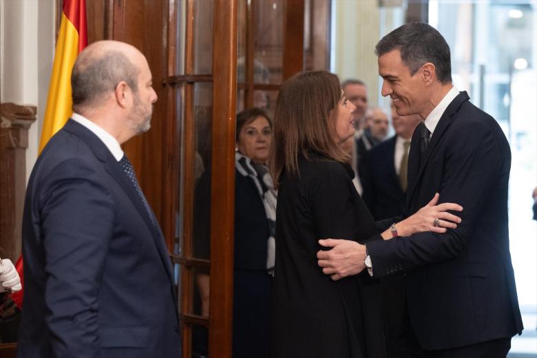El presidente del Gobierno, Pedro Sánchez, y la presidenta de la Cámara Baja Francina Armengol en el Congreso