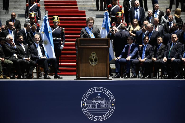 El Rey Felipe, en primera fila durante el discurso de Javier Milei