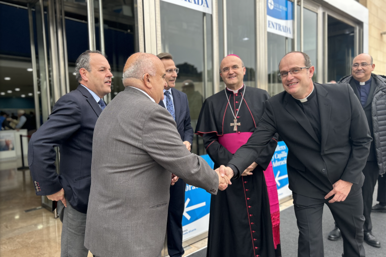 Recepción autoridades antes de la inauguración de la I Feria Diocesana 'Lux Mundi', en el recinto ferial de IFA, en Alicante