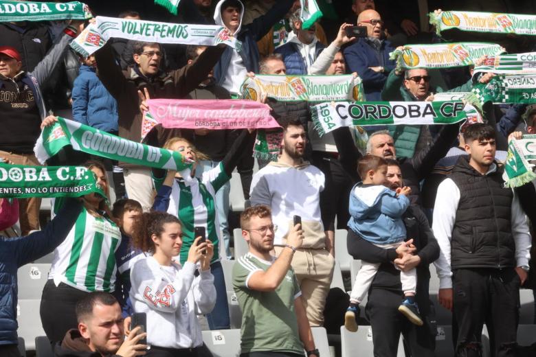 El Córdoba CF gana de nuevo ante su gente