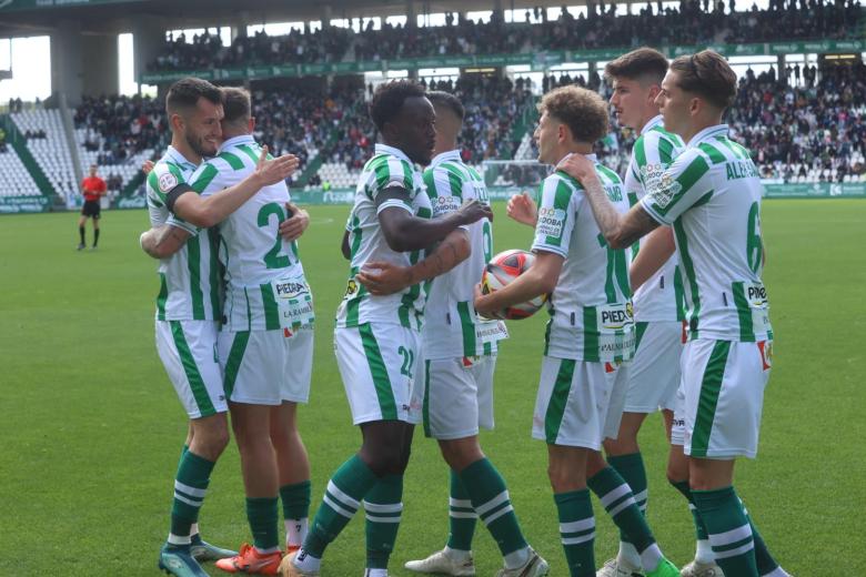 El Córdoba CF gana de nuevo ante su gente