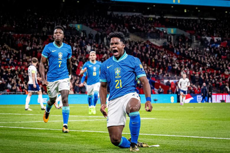 Endrick celebra con rabia el 0-1 que marcó en Wembley a Inglaterra