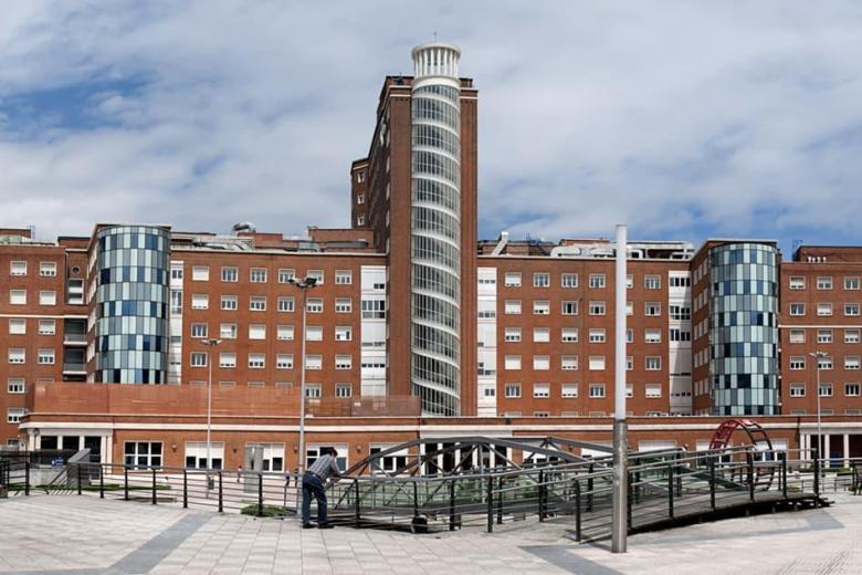 Hospital Universitario Cruces que forma parte de la OSI Ezkerraldea Enkarterri Cruces y pertenece a Osakidetza