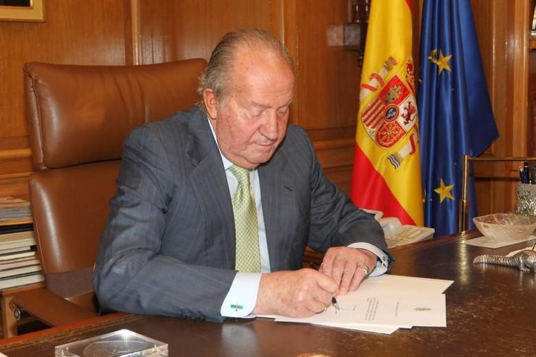 Spanish King Juan Carlos I and Crown Prince Felipe of Borbon during the signing of the abdication law of Spain King Juan Carlos at the Royal Palace of Madrid on Wednesday 18th June 2014