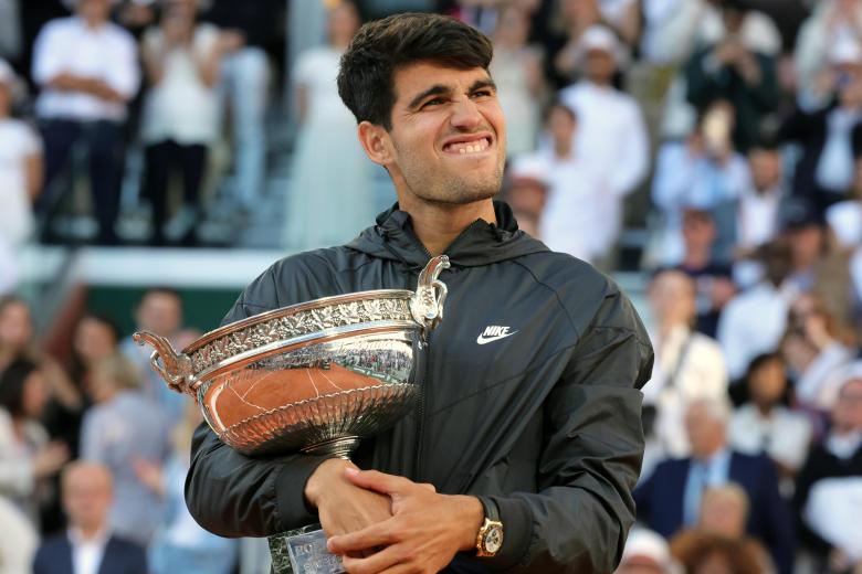 Alcaraz celebra su primer Roland Garros tras ganar a Zverev