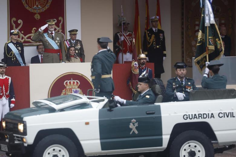 El Rey Felipe y la Princesa Leonor saludan a la Guardia Civil, durante la celebración de los actos de 12 de octubre