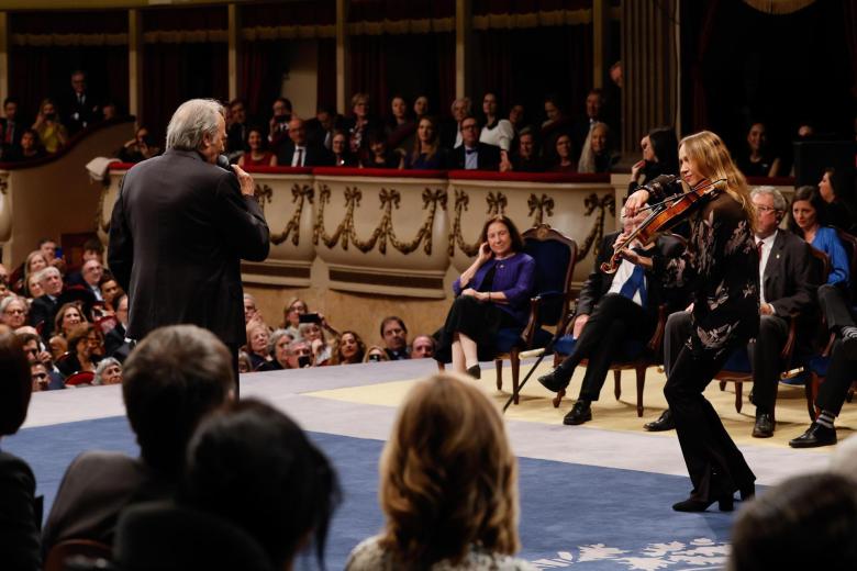 El cantautor y compositor Joan Manuel Serrat, en su actuación tras recibir el Premio Princesa de Asturias de las Artes