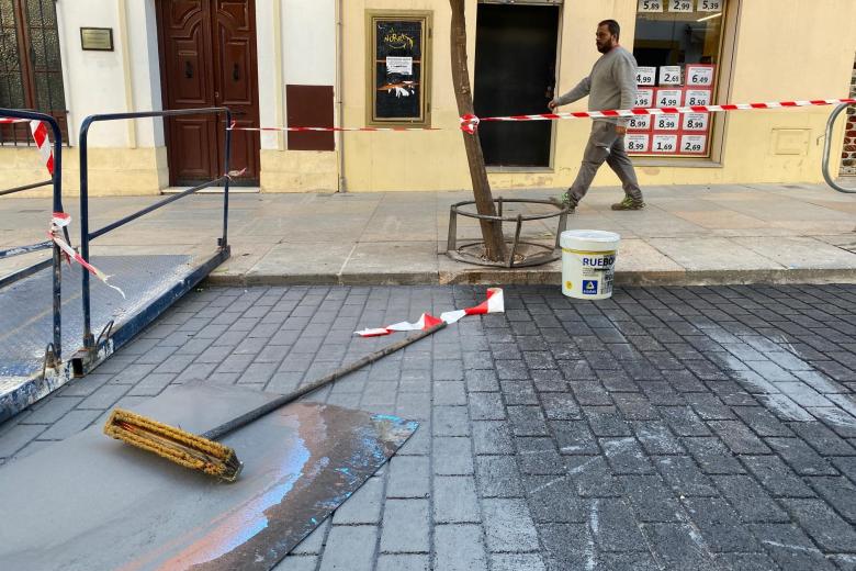 Pintado del asfalto de la calle Alfaros