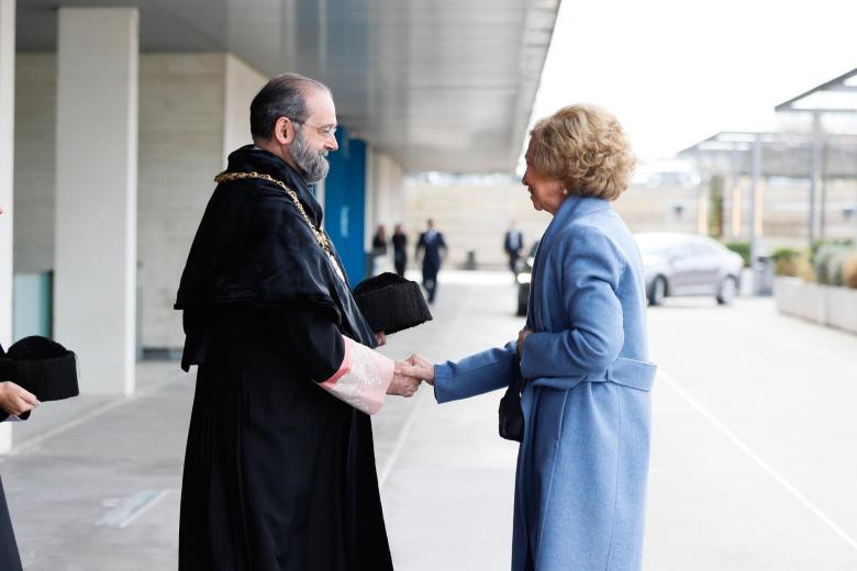 Alfonso Bullón de Mendoza recibe a Doña Sofía
