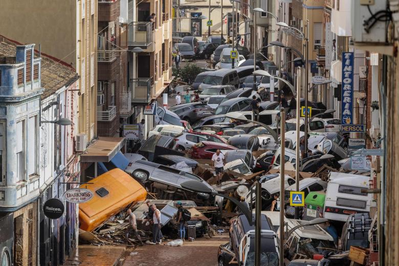 La peor parte se la llevó la provincia de Valencia, donde fallecieron 219 personas al desbordarse ríos y barrancos e inundar decenas de localidades situadas en las inmediaciones de la capital valenciana