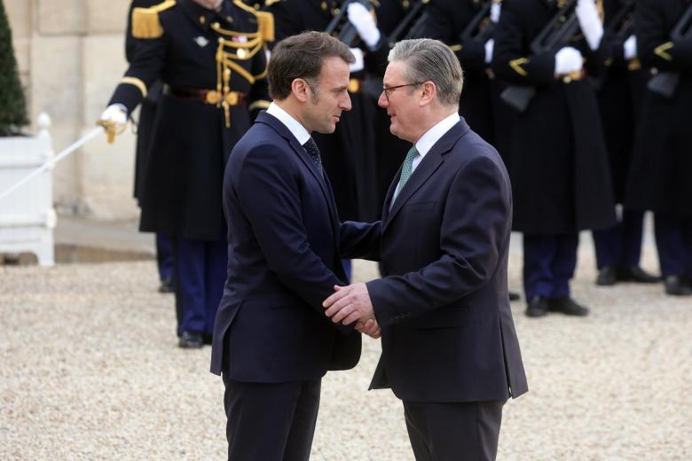 Macron recibe al primer ministro británico, Keir Starmer