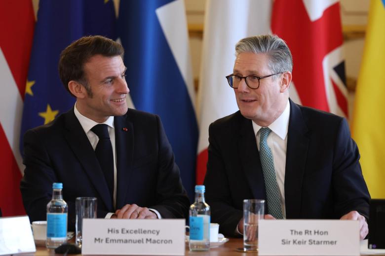 Emmanuel Macron junto a Keir Starmer