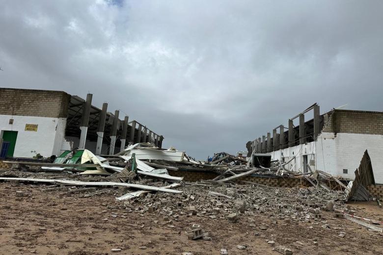 Imagen del estado en el que ha quedado la nave de Coria derrumbada este viernes