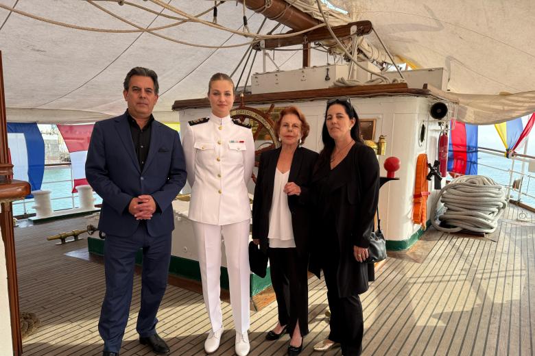 La Princesa de Asturias con Patricia Llosa y los hijos de Mario Vargas Llosa, Gonzalo y Morgana, en el Ecano