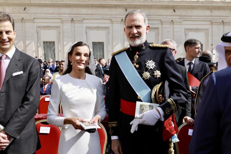 Los Reyes, este domingo, en la misa del inicio del pontificado de León XIV en el Vaticano