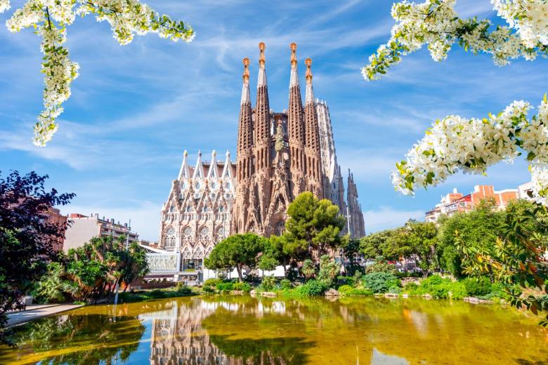 1. Sagrada Familia (Barcelona)
