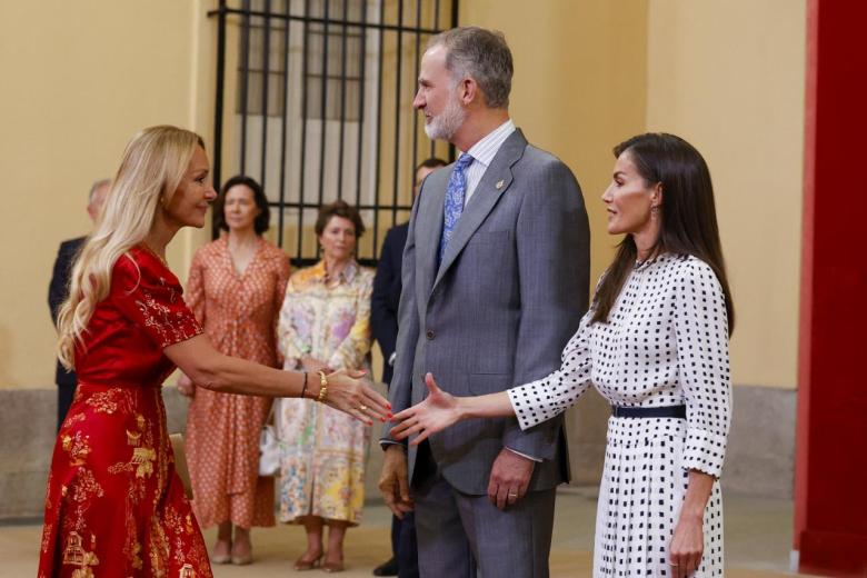 Los Reyes reciben a Alicia Alcocer Koplowitz
.
