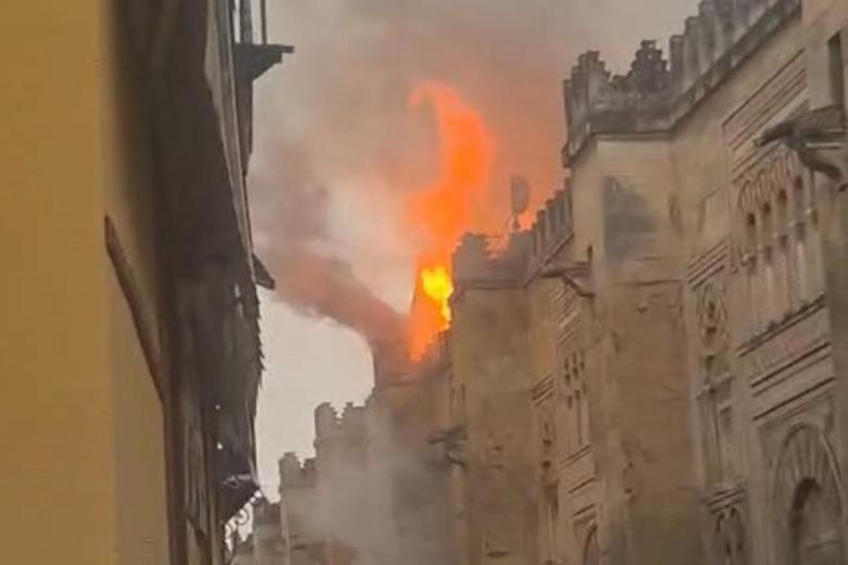 Incendio en la Mezquita Catedral de Córdoba