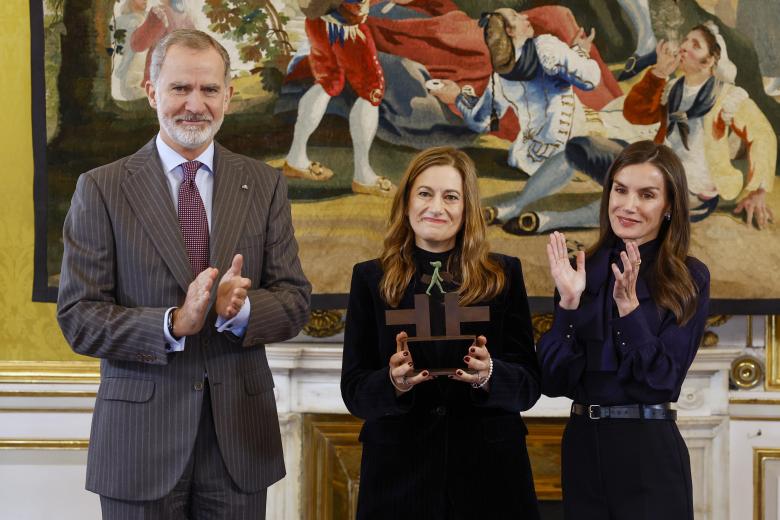 ARANJUEZ (MADRID), 09/12/2025.-Los reyes Felipe VI y Letizia presiden el Patronato del Instituto Cervantes, entregan el Premio “Ñ” 2025 a la crítica y catedrática de Teatro y Artes Cinematográficas de la Universidad de Londres, María Delgado, en el que participa también el presidente del Gobierno, Pedro Sánchez, y los ministros de Asuntos Exteriores, José Manuel Albares, y de Cultura, Ernest Urtasun, y el director del Instituto Cervantes, Luis García Montero, este martes junto a los patronos del Instituto Cervantes, Embajadores Iberoamericanos acreditados en España y autoridades.-EFE/ Chema Moya POOL