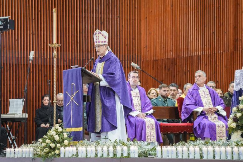 La misa funeral en Adamuz por las víctimas del accidente ferroviario, en imágenes