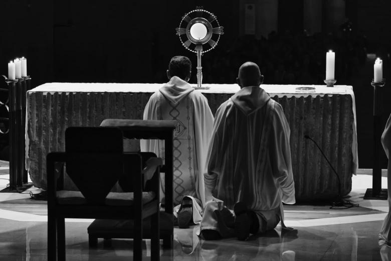 Adoración por el décimo aniversario de Effetá en la Sagrada Familia de Barcelona