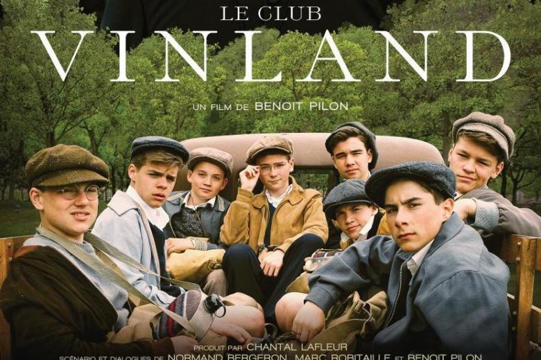 Ambientada en 1949, esta película narra la historia del hermano Jean, un maestro de espíritu progresista y apasionado de la arqueología que inicia un ambicioso plan educativo. Convencido de que la historia oficial oculta secretos, Jean guía a sus alumnos en excavaciones a orillas del río San Lorenzo. Su ambicioso objetivo es hallar pruebas irrefutables de un antiguo asentamiento vikingo en la región. A través de esta expedición, busca despertar la curiosidad crítica de los jóvenes y desafiar las verdades establecidas. Esta búsqueda no solo representa un gran reto científico, sino una lección de perseverancia. Esta película es, en esencia, una invitación a mirar con ojos nuevos mucho más allá de los libros de texto tradicionales.