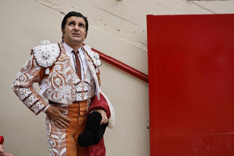 Morante de la Puebla, en el callejón de la plaza de toros de Pamplona