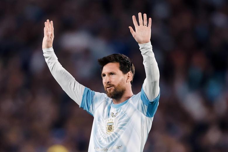 AMDEP3697. BUENOS AIRES (ARGENTINA), 06/10/2026.- Lionel Messi de Argentina controla el balón este martes, en un partido Amistoso Internacional entre Argentina y Benín en el estadio Monumental, en Buenos Aires (Argentina). EFE/ Adán González